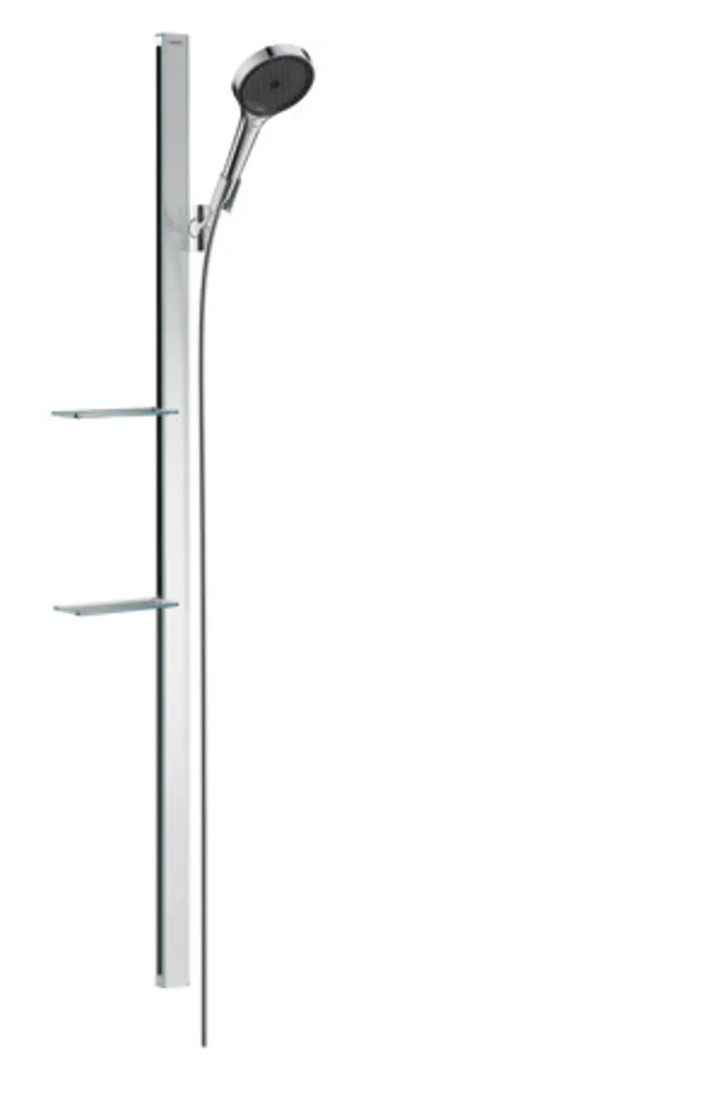 Brauseanlage von Hansgrohe mit Handbrause und schmaler Brausestange, montiert an der Wand. Zwei Ablagen aus Glas sind vorhanden.